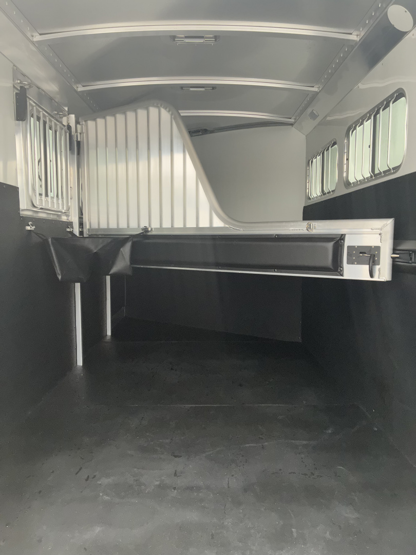 New 2027 4-Star 3H Slant Load Horse Trailer