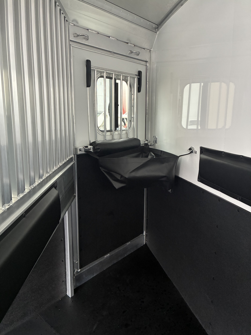 New 2027 4-Star 3H Slant Load Horse Trailer