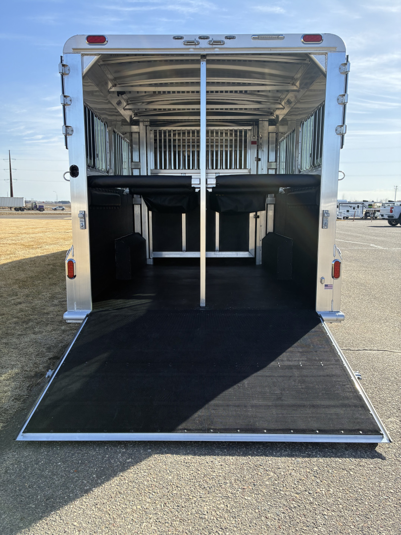New 2027 4-Star 4-5 Horse Head to Head Horse Trailer