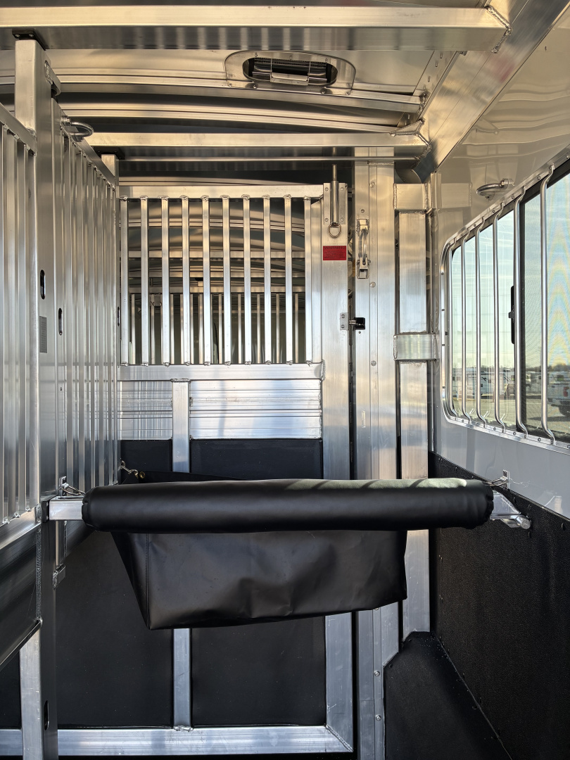 New 2027 4-Star 4-5 Horse Head to Head Horse Trailer