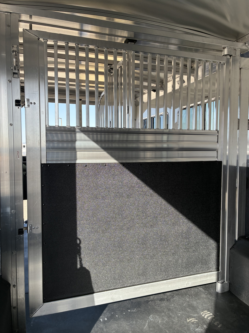 New 2027 4-Star 4-5 Horse Head to Head Horse Trailer