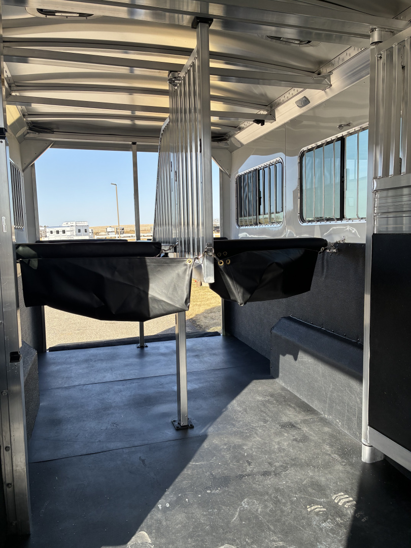 New 2027 4-Star 4-5 Horse Head to Head Horse Trailer