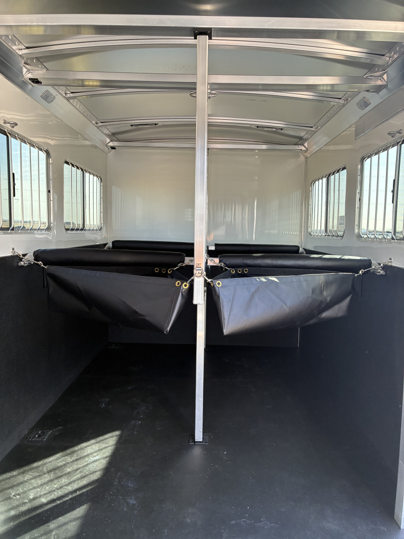 New 2027 4-Star 4-5 Horse Head to Head Horse Trailer