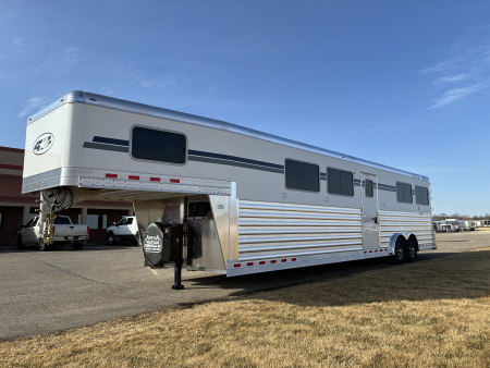 New 2027 4-Star 4-5 Horse Head to Head Horse Trailer