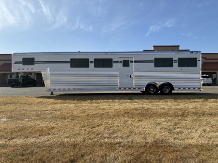New 2027 4-Star 4-5 Horse Head to Head Horse Trailer