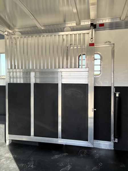 New 2027 4-Star 4-5 Horse Head to Head Horse Trailer