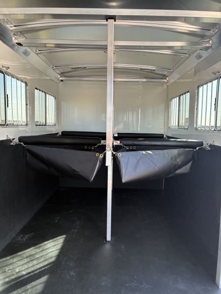 New 2027 4-Star 4-5 Horse Head to Head Horse Trailer