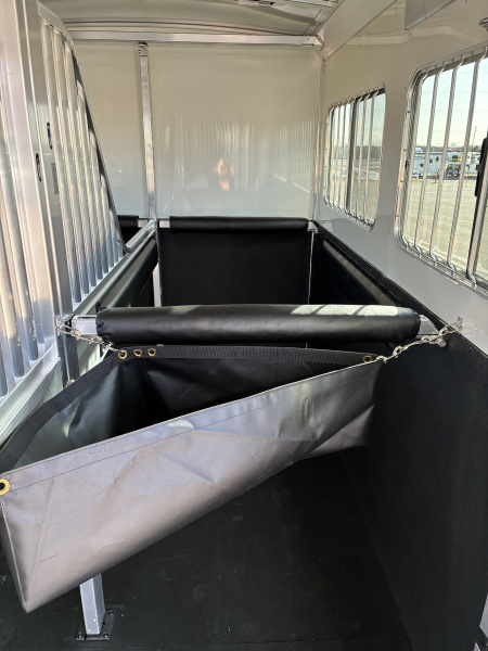 New 2027 4-Star 4-5 Horse Head to Head Horse Trailer