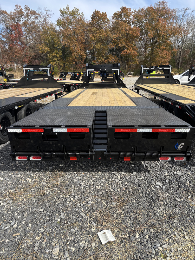 New 2026 Diamond C FMAX208 GOOSENECK TRAILER MAX RAMPS 20+5