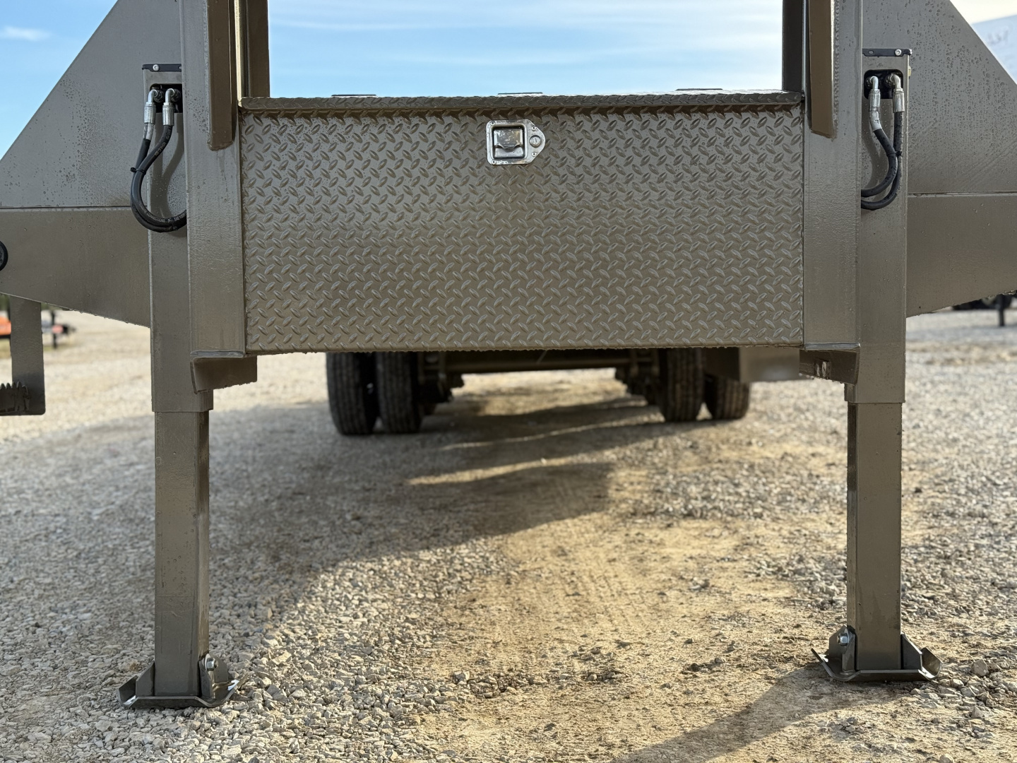 New 2026 Load Trail GL 102x32 Deckover Trailer Hydraulic Dovetail 14 Ply 25900 GVWR