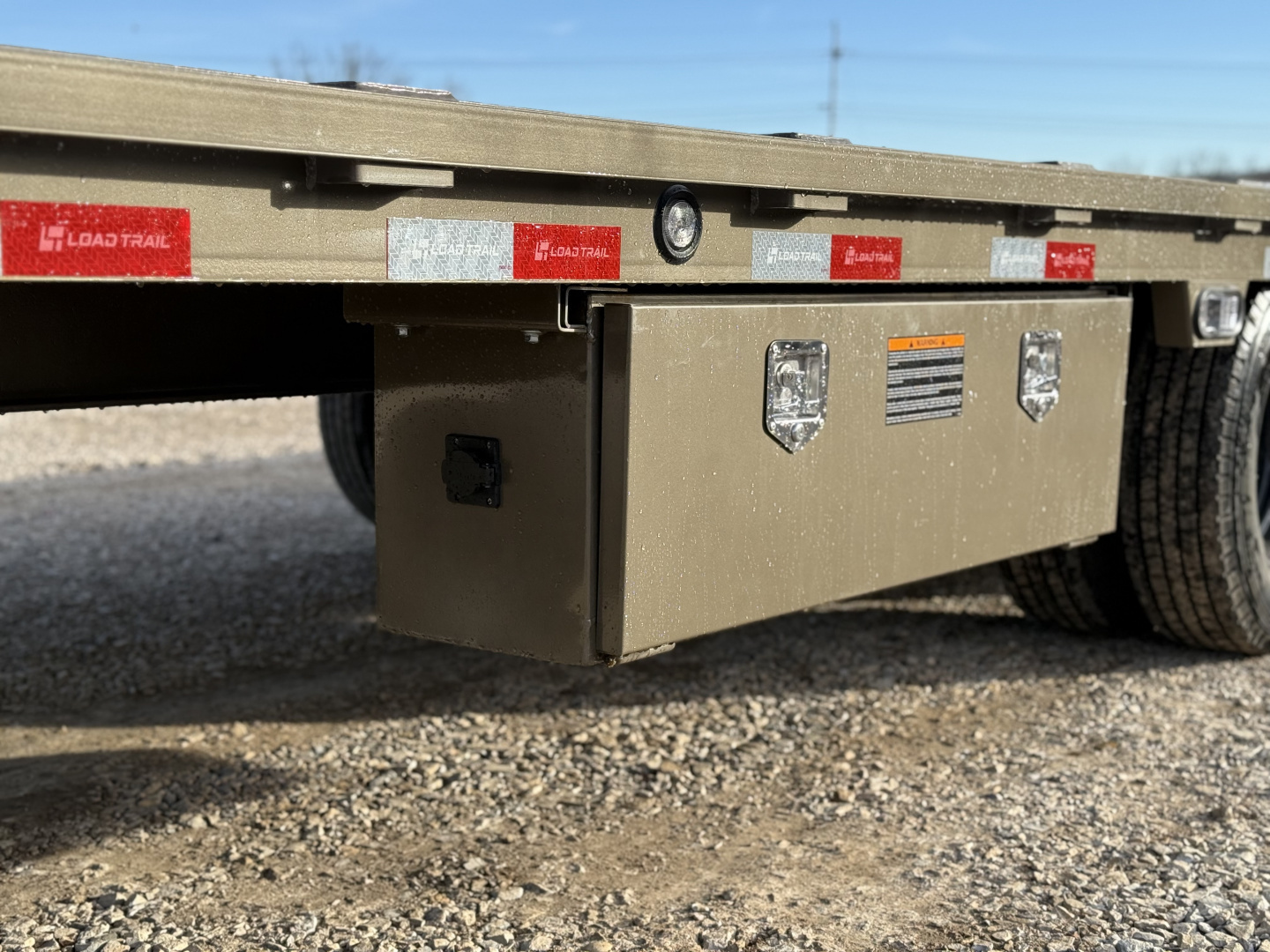 New 2026 Load Trail GL 102x32 Deckover Trailer Hydraulic Dovetail 14 Ply 25900 GVWR