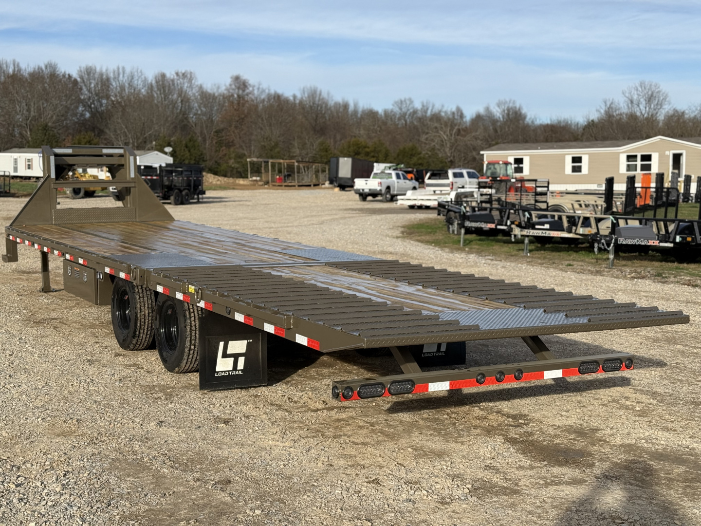 New 2026 Load Trail GL 102x32 Deckover Trailer Hydraulic Dovetail 14 Ply 25900 GVWR