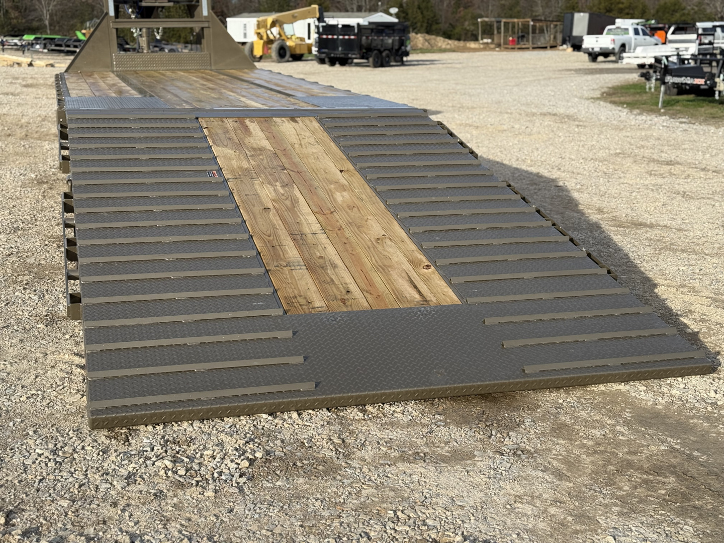 New 2026 Load Trail GL 102x32 Deckover Trailer Hydraulic Dovetail 14 Ply 25900 GVWR