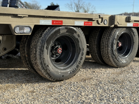 New 2026 Load Trail GL 102x32 Deckover Trailer Hydraulic Dovetail 14 Ply 25900 GVWR