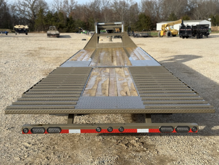 New 2026 Load Trail GL 102x32 Deckover Trailer Hydraulic Dovetail 14 Ply 25900 GVWR