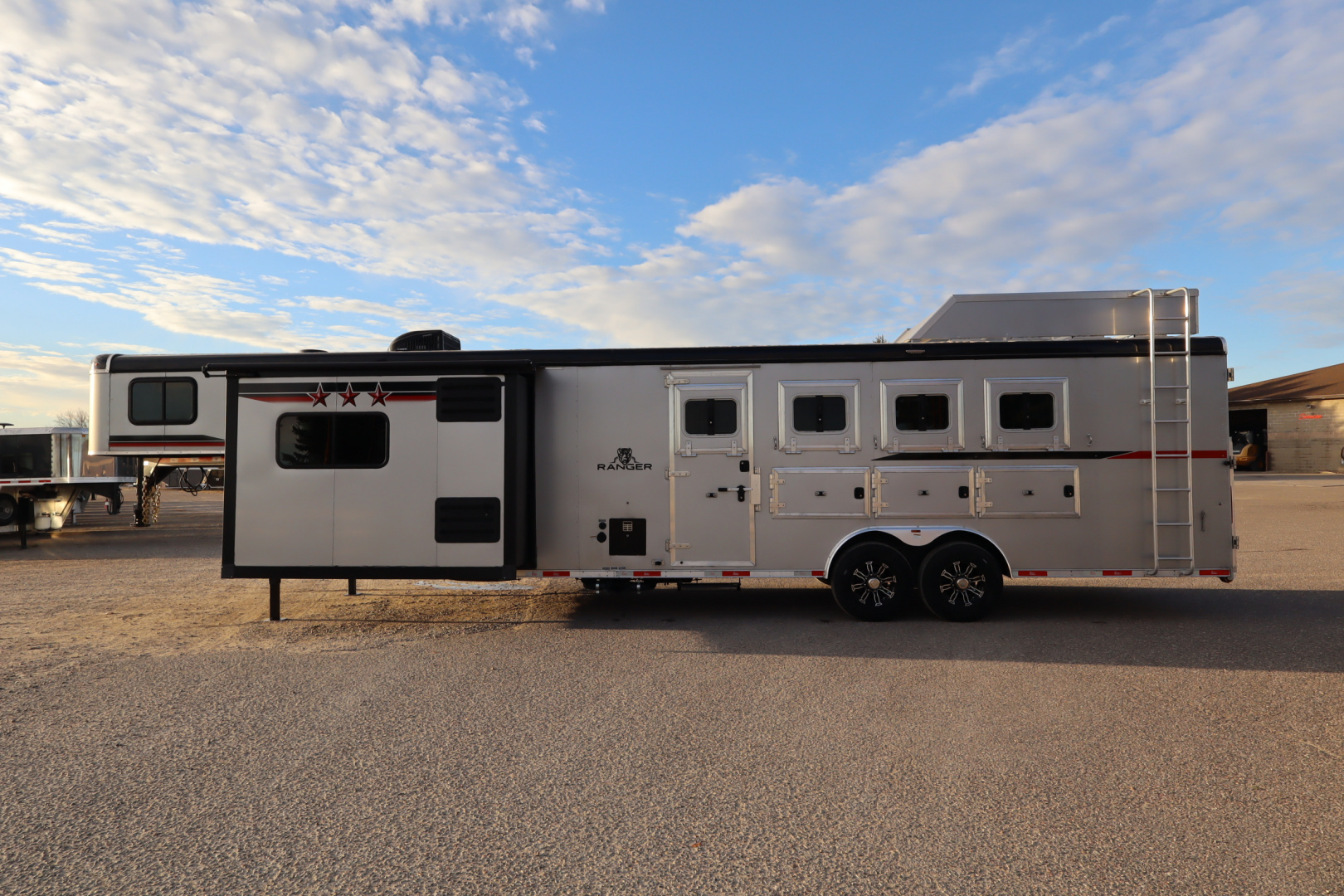 Used 2022 Bison 4 Horse LQ Slide-out Horse Trailer