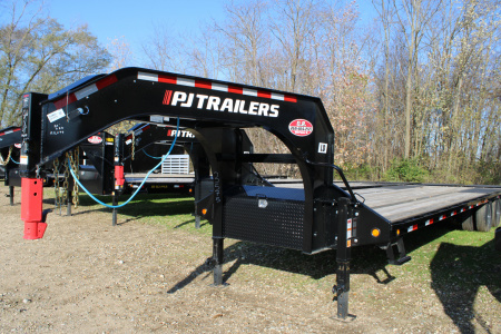 New 2026 PJ Trailers 32' MR GN 25K GVWR Equipment Trailer