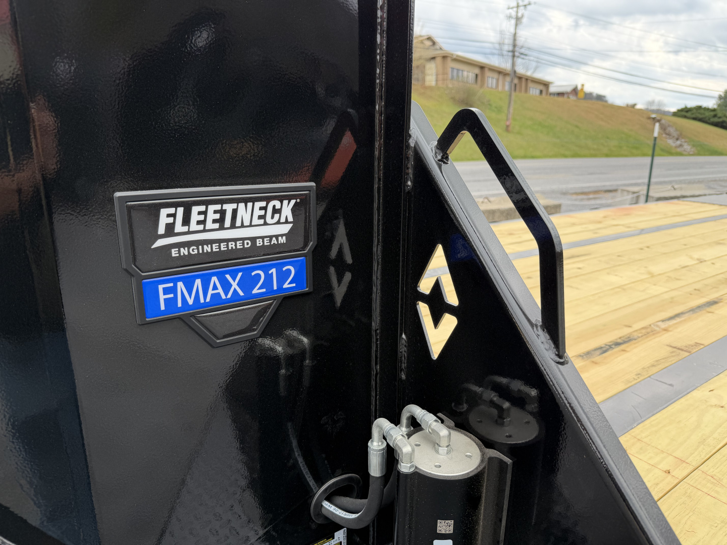 New 2026 Diamond C FMAX212 GOOSENECK TRAILER HYDRO DOVE & JACKS ALUMINUM OUTER RIMS WIRELESS REMOTE & SOLAR CHARGER