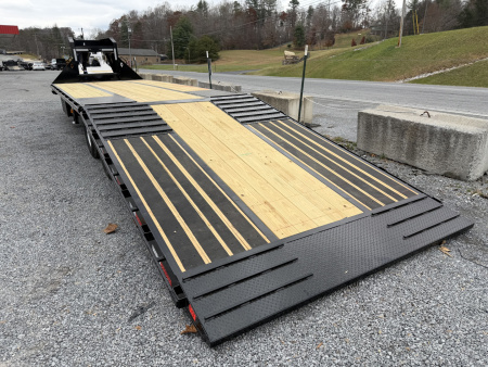 New 2026 Diamond C FMAX212 GOOSENECK TRAILER HYDRO DOVE & JACKS ALUMINUM OUTER RIMS WIRELESS REMOTE & SOLAR CHARGER