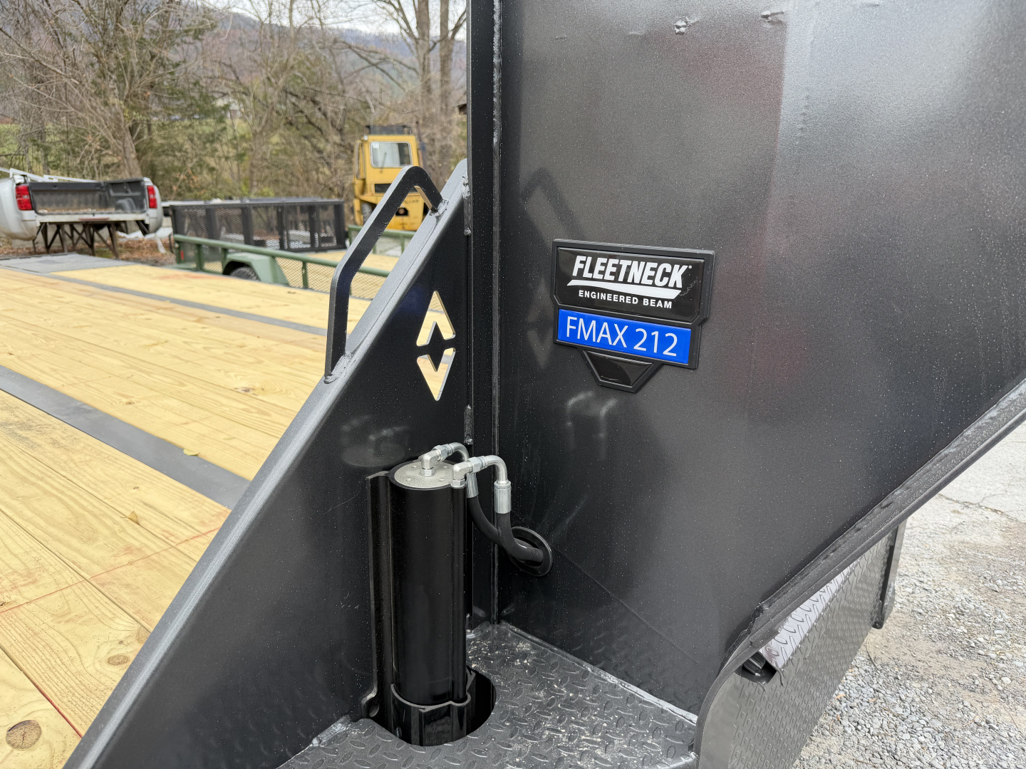 New 2026 Diamond C FMAX212 GOOSENECK TRAILER HYDRO JACKS & DOVE 17.5 ALUMINUM OUTER RIMS