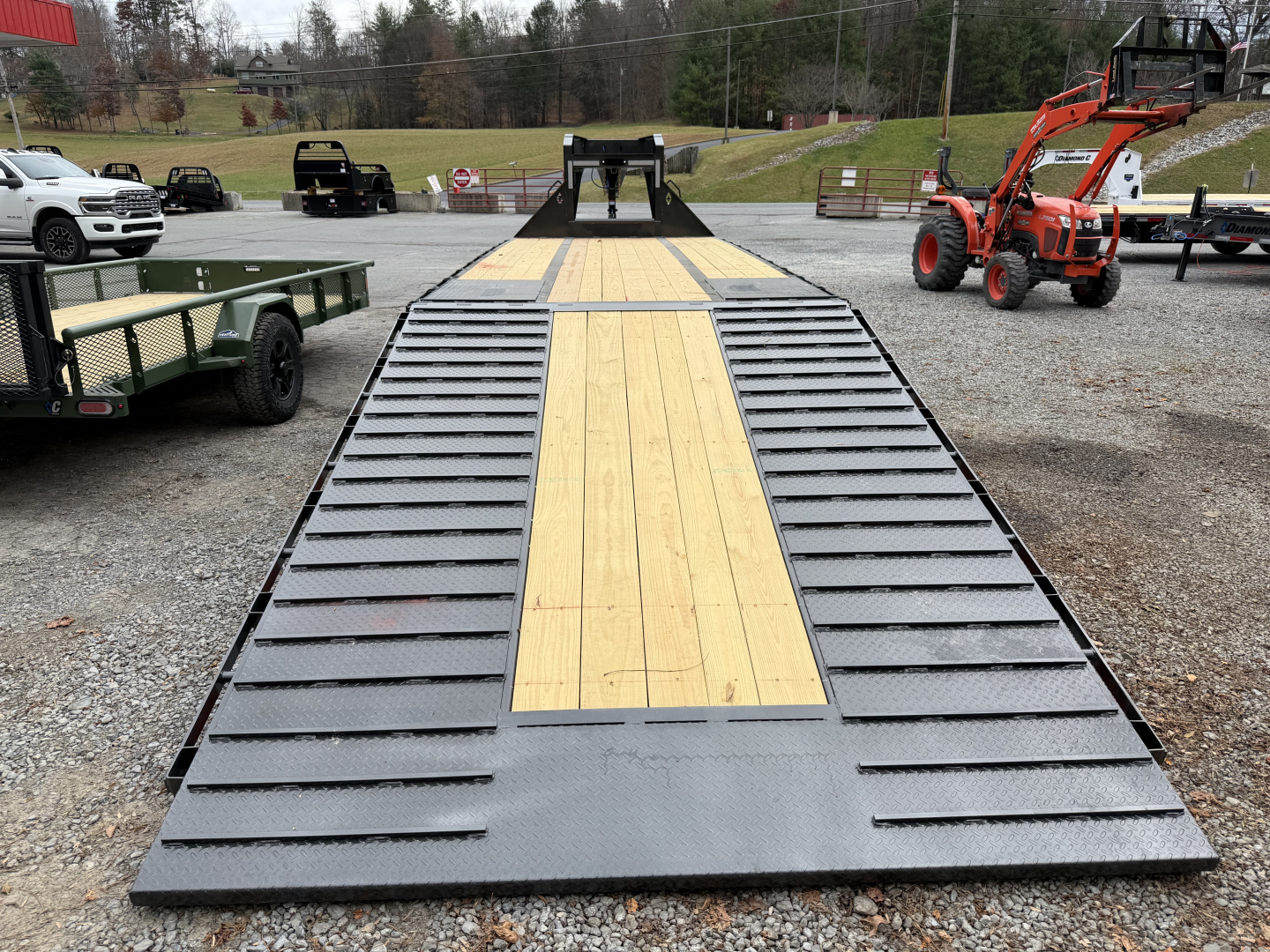 New 2026 Diamond C FMAX212 GOOSENECK TRAILER HYDRO JACKS & DOVE 17.5 ALUMINUM OUTER RIMS