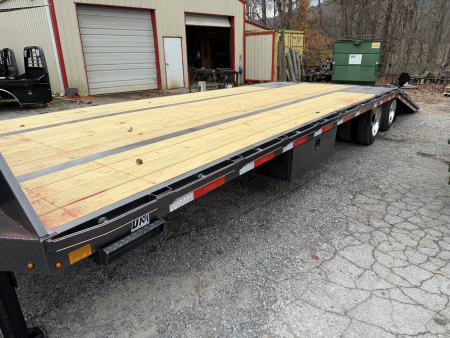 New 2026 Diamond C FMAX212 GOOSENECK TRAILER HYDRO JACKS & DOVE 17.5 ALUMINUM OUTER RIMS