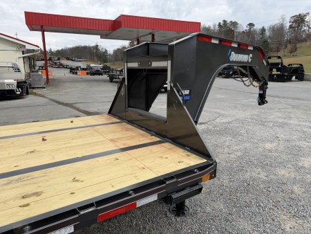 New 2026 Diamond C FMAX212 GOOSENECK TRAILER HYDRO JACKS & DOVE 17.5 ALUMINUM OUTER RIMS