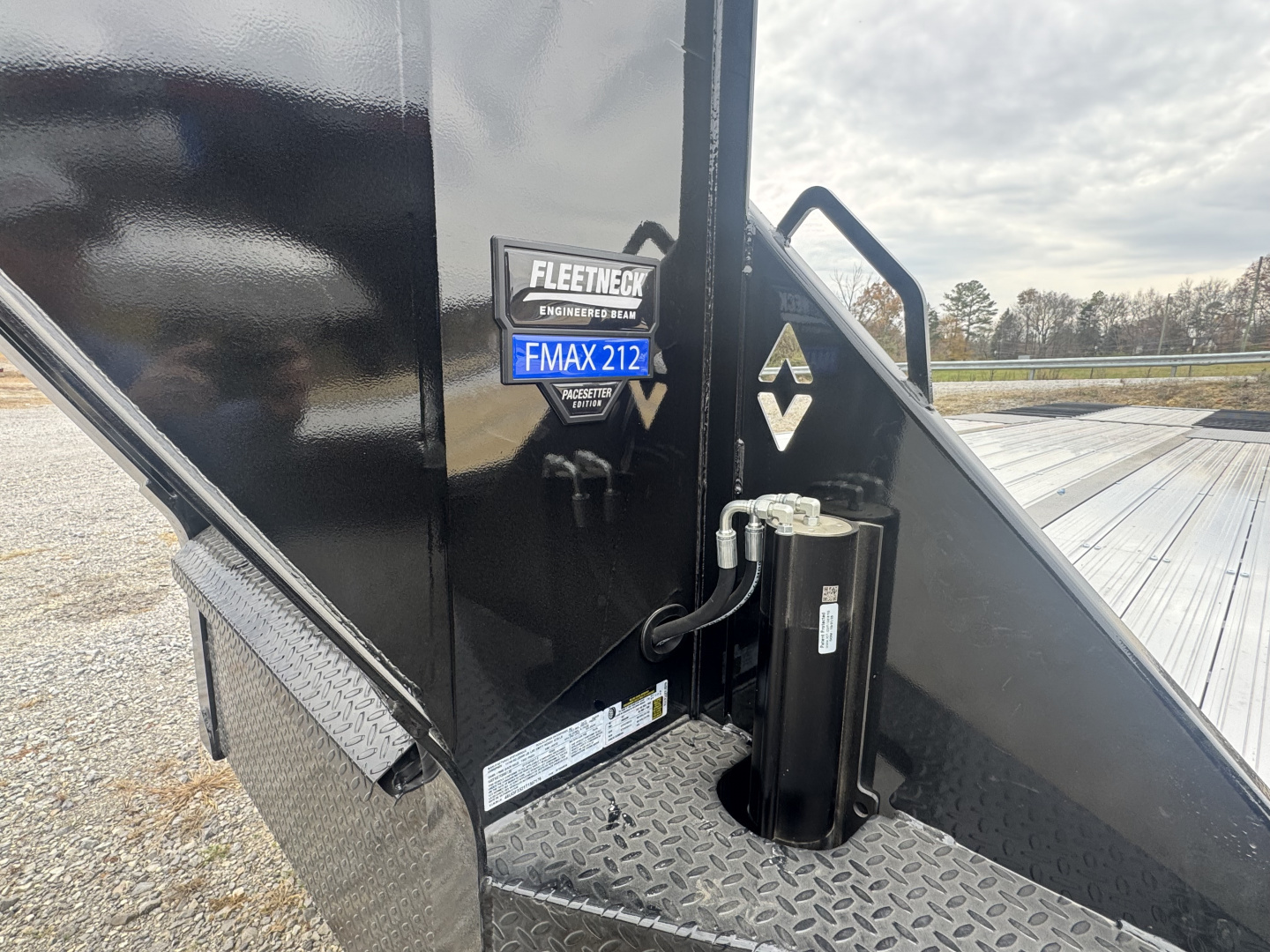 New 2026 Diamond C FMAX212 GOOSENECKTrailer PACESETTER EDITION , HYD DISC BRAKES, 17.5 WHEELS, ALUMINUM FLOOR & OUTER, 60” SPREAD AXLE, HYD DOVETAIL & JACKS