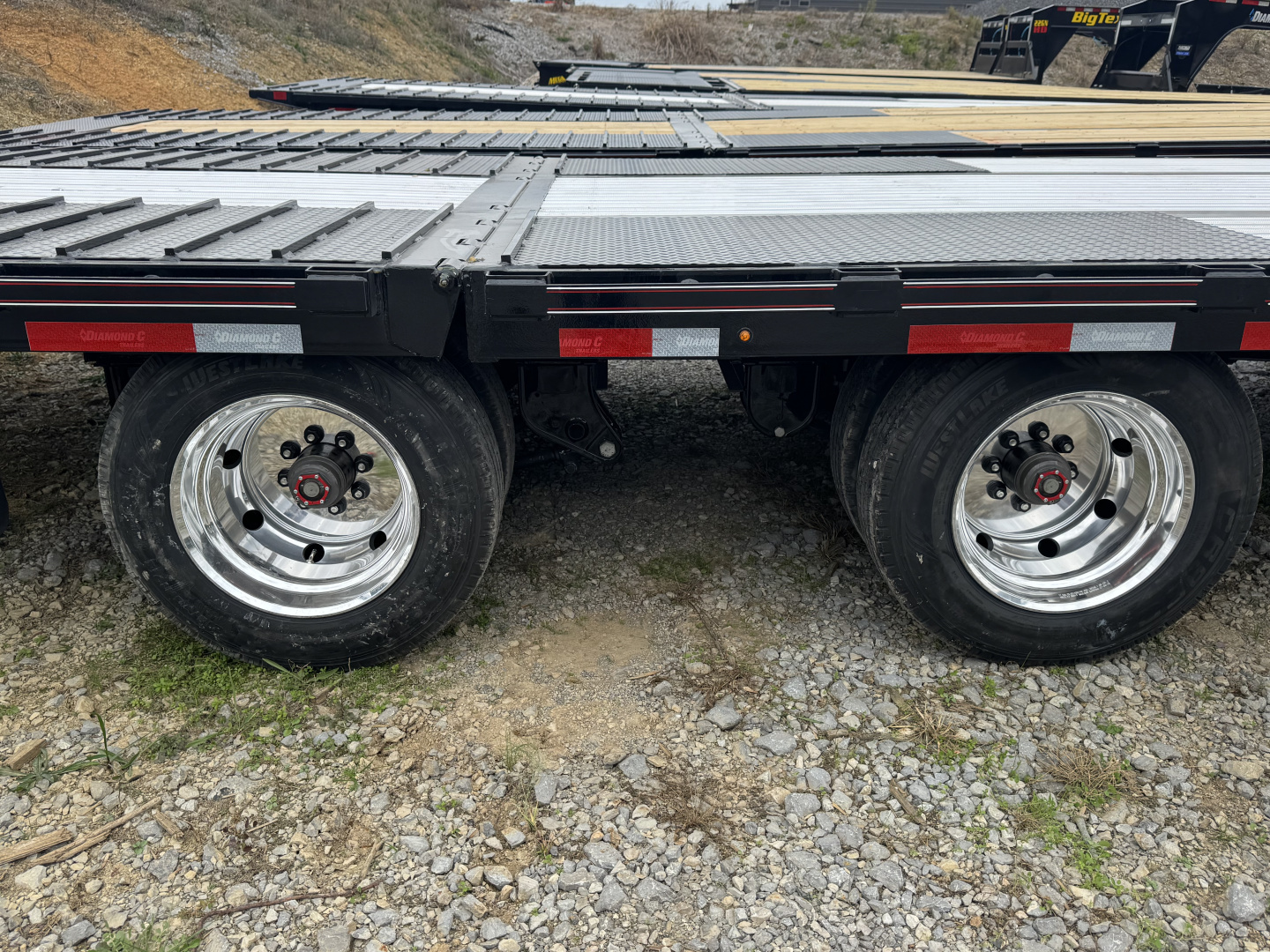 New 2026 Diamond C FMAX212 GOOSENECKTrailer PACESETTER EDITION , HYD DISC BRAKES, 17.5 WHEELS, ALUMINUM FLOOR & OUTER, 60” SPREAD AXLE, HYD DOVETAIL & JACKS