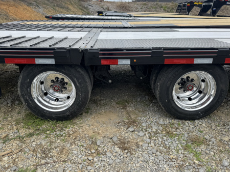 New 2026 Diamond C FMAX212 GOOSENECKTrailer PACESETTER EDITION , HYD DISC BRAKES, 17.5 WHEELS, ALUMINUM FLOOR & OUTER, 60” SPREAD AXLE, HYD DOVETAIL & JACKS