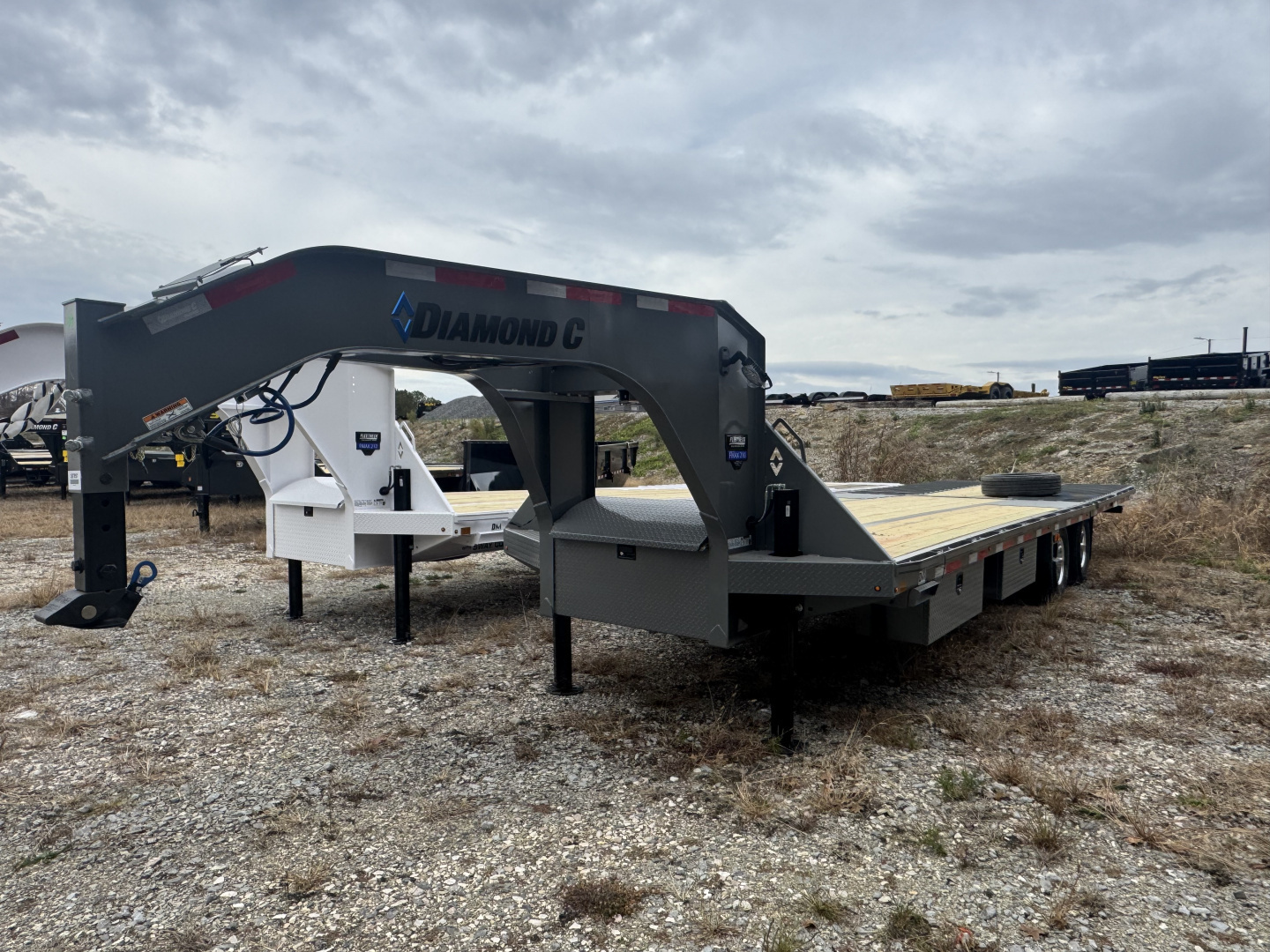 New 2026 Diamond C FMAX210 Flatbed Trailer, PACESETTER EDITION, HYD DISC BRAKES,HYD DOVETAIL&JACKS, ALUMINUM & OUTER WHEELS