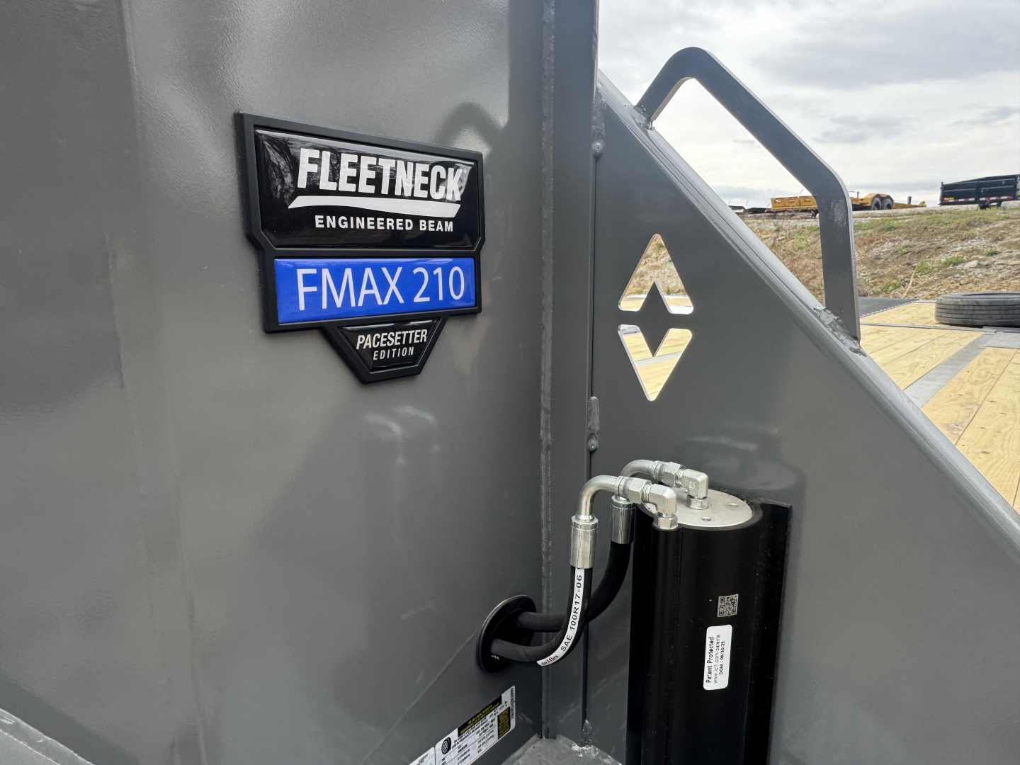 New 2026 Diamond C FMAX210 Flatbed Trailer, PACESETTER EDITION, HYD DISC BRAKES,HYD DOVETAIL&JACKS, ALUMINUM & OUTER WHEELS