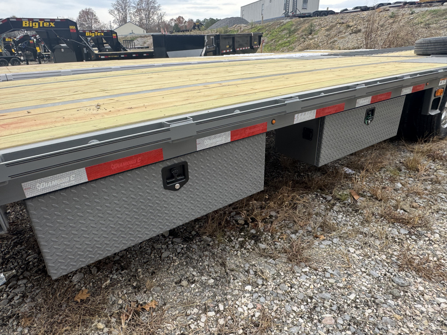 New 2026 Diamond C FMAX210 Flatbed Trailer, PACESETTER EDITION, HYD DISC BRAKES,HYD DOVETAIL&JACKS, ALUMINUM & OUTER WHEELS