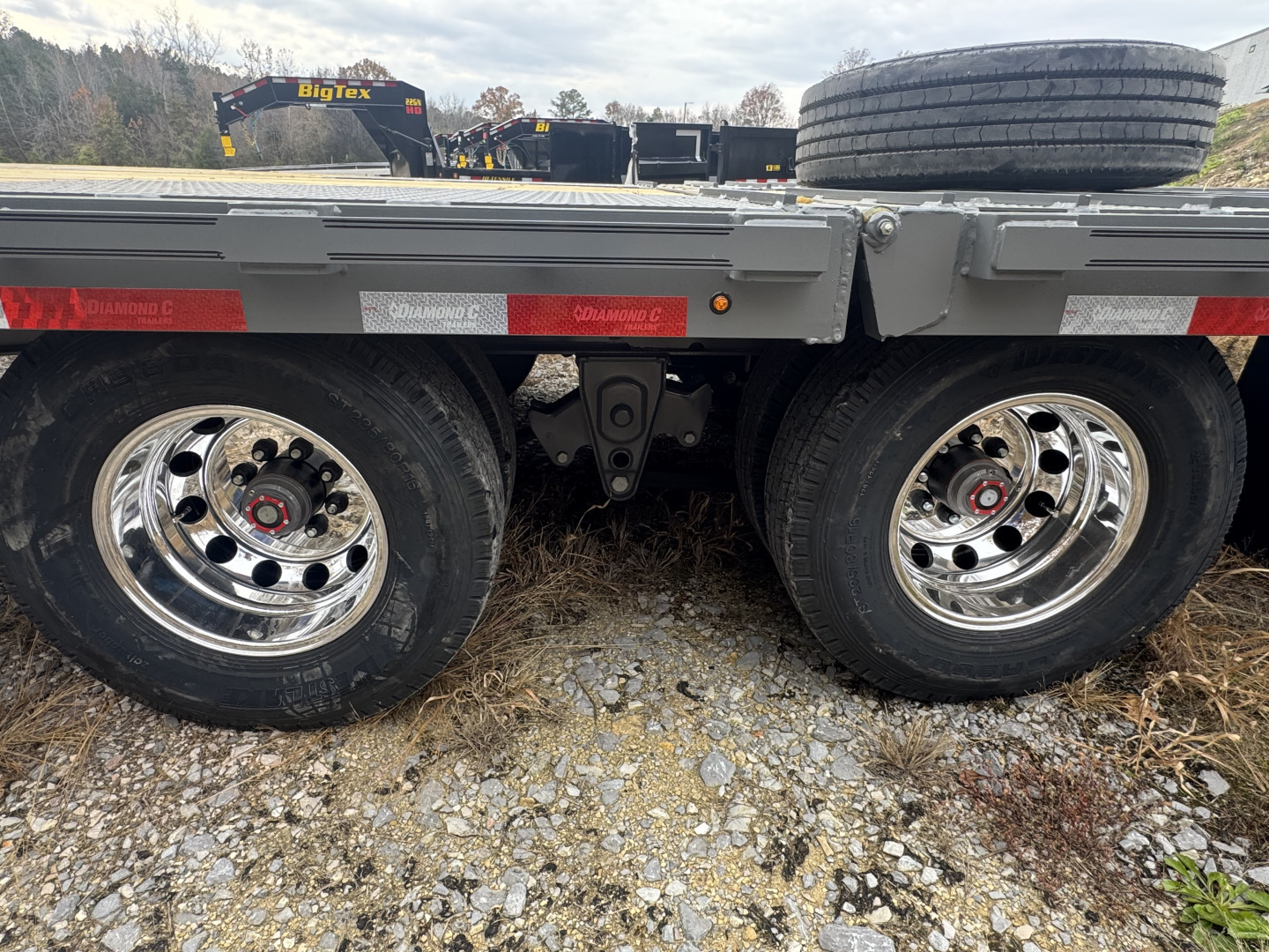 New 2026 Diamond C FMAX210 Flatbed Trailer, PACESETTER EDITION, HYD DISC BRAKES,HYD DOVETAIL&JACKS, ALUMINUM & OUTER WHEELS