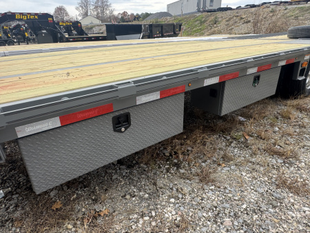 New 2026 Diamond C FMAX210 Flatbed Trailer, PACESETTER EDITION, HYD DISC BRAKES,HYD DOVETAIL&JACKS, ALUMINUM & OUTER WHEELS