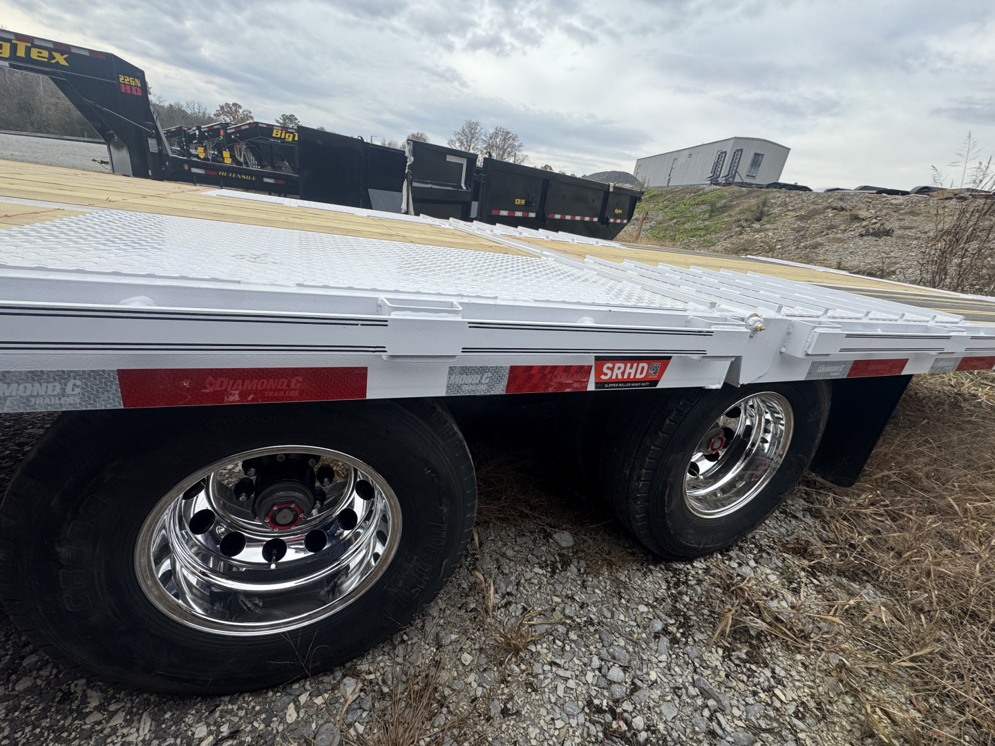 New 2026 Diamond C FMAX212 Flatbed Trailer, HYD DOVETAIL , HYDRAULIC JACKS, ALUMINUM OUTER WHEELS