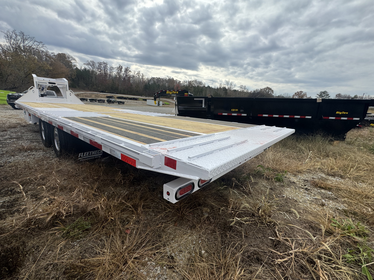 New 2026 Diamond C FMAX212 Flatbed Trailer, HYD DOVETAIL , HYDRAULIC JACKS, ALUMINUM OUTER WHEELS