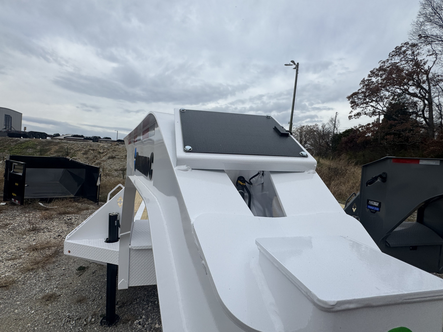 New 2026 Diamond C FMAX212 Flatbed Trailer, HYD DOVETAIL , HYDRAULIC JACKS, ALUMINUM OUTER WHEELS