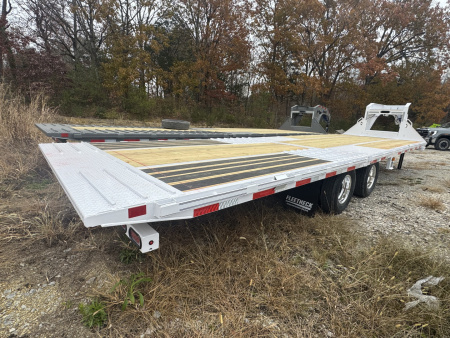 New 2026 Diamond C FMAX212 Flatbed Trailer, HYD DOVETAIL , HYDRAULIC JACKS, ALUMINUM OUTER WHEELS