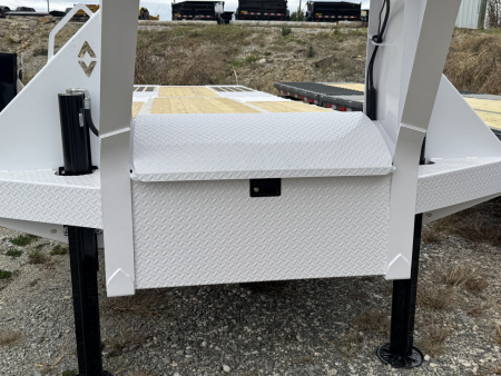 New 2026 Diamond C FMAX212 Flatbed Trailer, HYD DOVETAIL , HYDRAULIC JACKS, ALUMINUM OUTER WHEELS