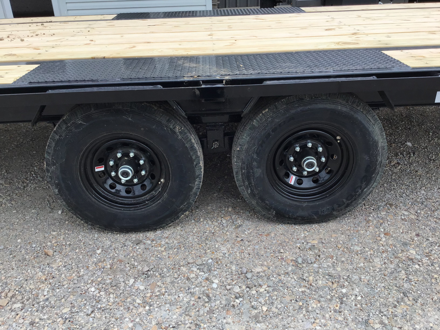 New 2026 PJ 102"x40' GN Low-Pro Flatbed w/ Singles - LS