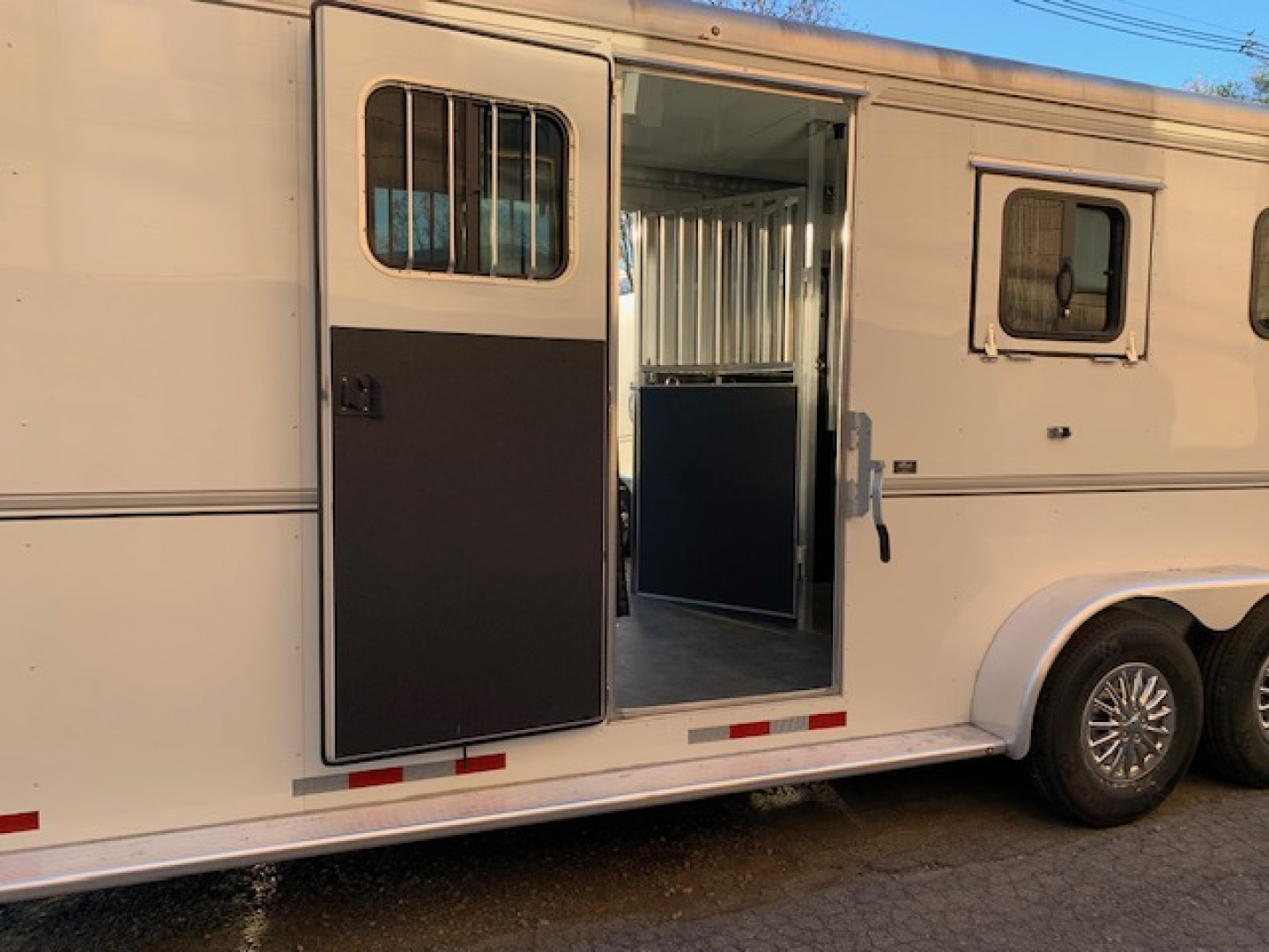 New 2023 Sundowner Trailers 2&1 gn Horse Trailer