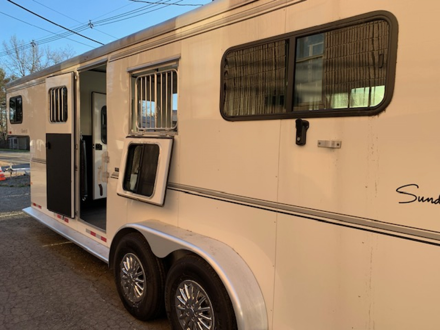 New 2023 Sundowner Trailers 2&1 gn Horse Trailer
