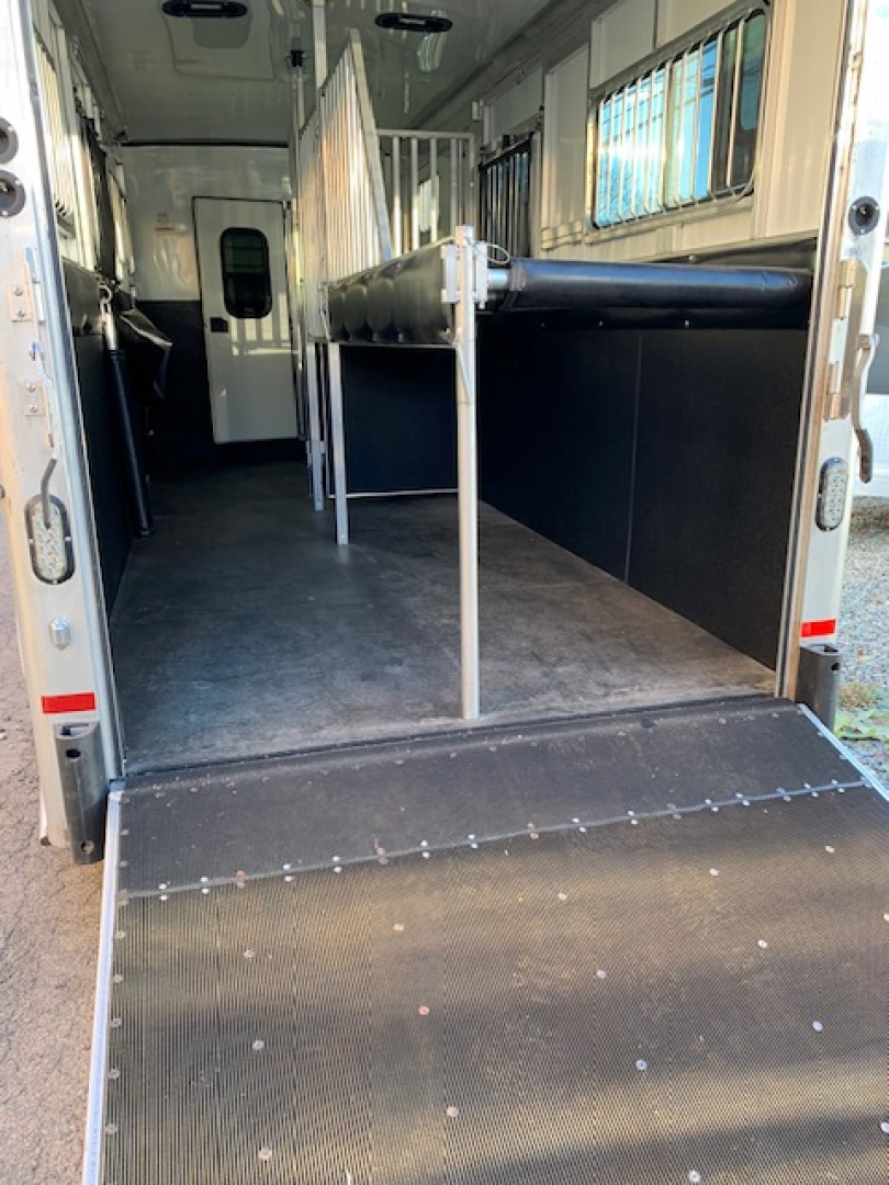 New 2023 Sundowner Trailers 2&1 gn Horse Trailer