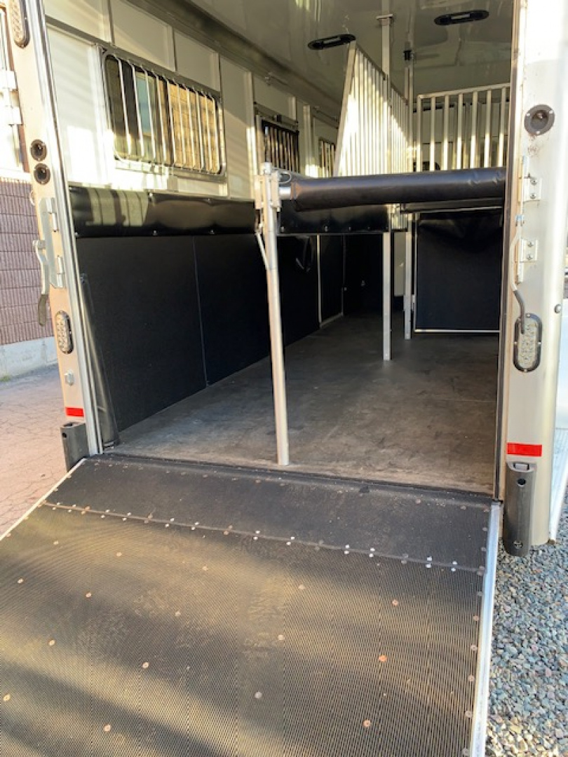 New 2023 Sundowner Trailers 2&1 gn Horse Trailer
