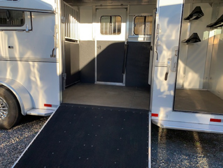 New 2023 Sundowner Trailers 2&1 gn Horse Trailer