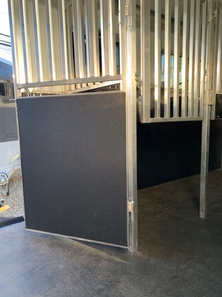 New 2023 Sundowner Trailers 2&1 gn Horse Trailer