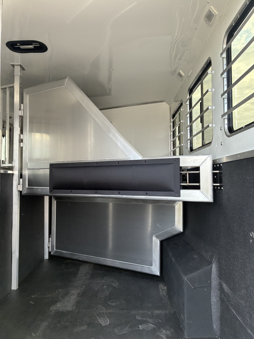 New 2026 Lakota 3H 9' LQ Horse Trailer