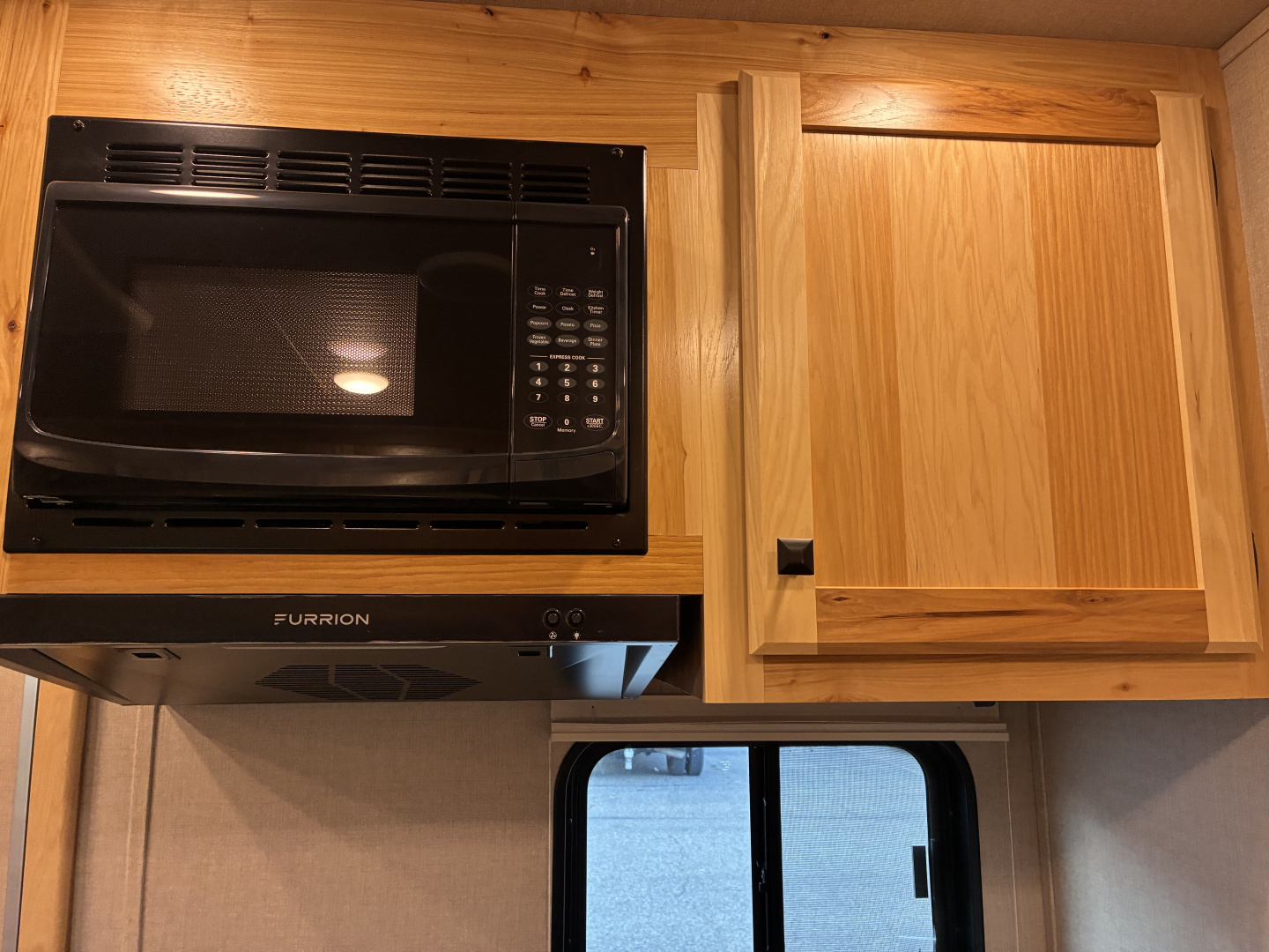 New 2026 Lakota 3H 9' LQ Horse Trailer