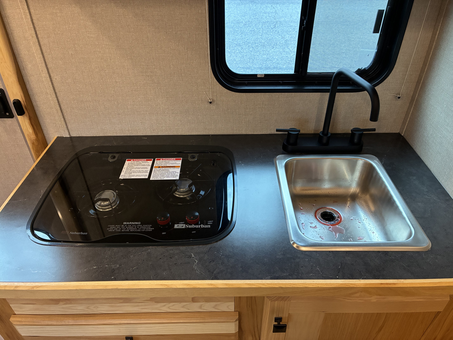 New 2026 Lakota 3H 9' LQ Horse Trailer